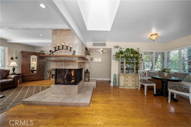 Building Photo - 4571 Canoga Dr