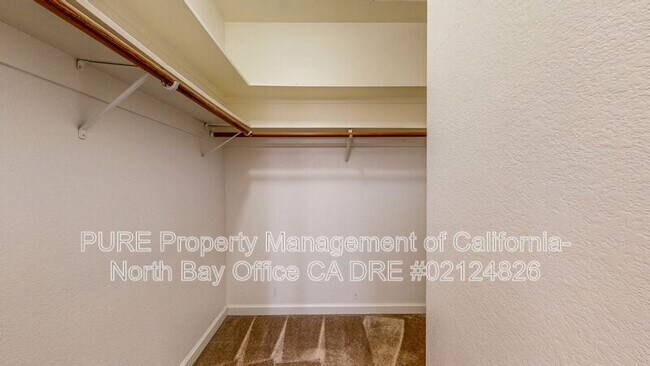 Building Photo - 2070 Pinercrest Dr