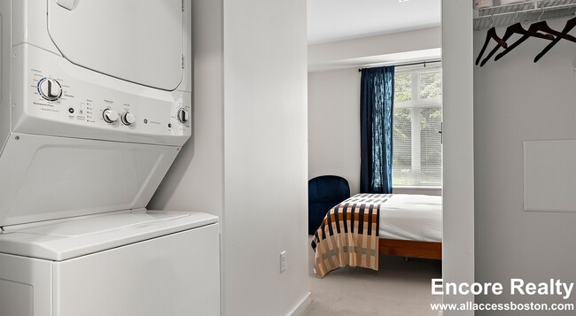 Building Photo - 240 Sidney St