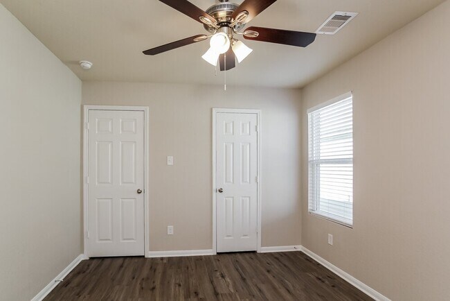 Building Photo - 9962 Chimney Swift Ln