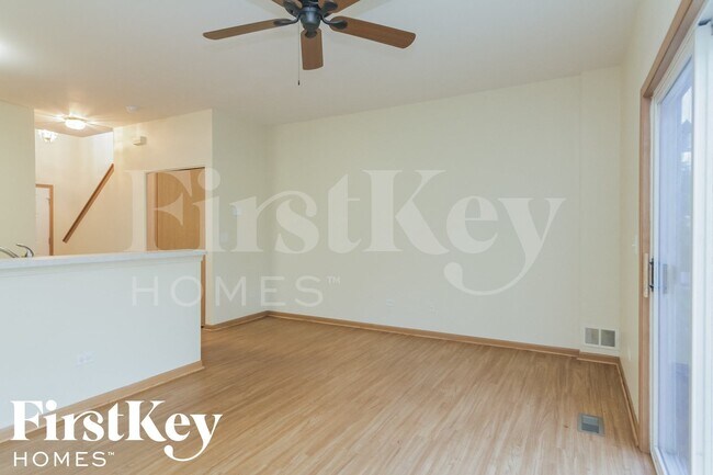 Building Photo - 2408 Oak Tree Ln