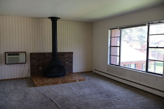 Building Photo - Spacious 2-Bedroom Condo Near Campus West and City Park