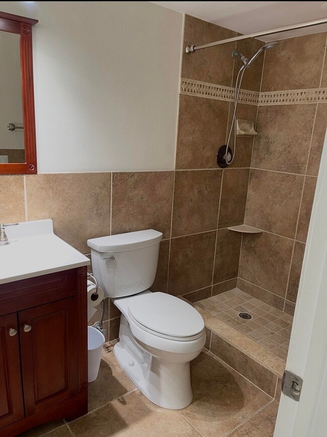 Building Photo - 2820 SW 22nd Ave