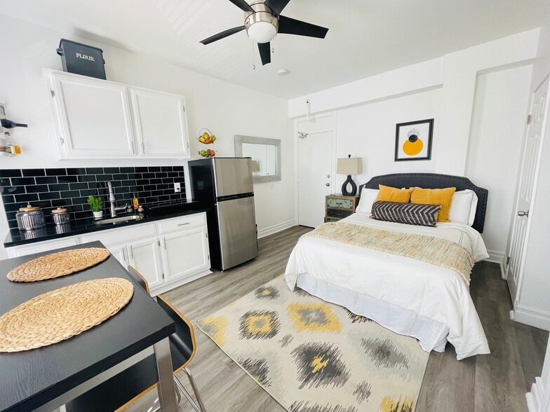 Building Photo - Landmark Towers