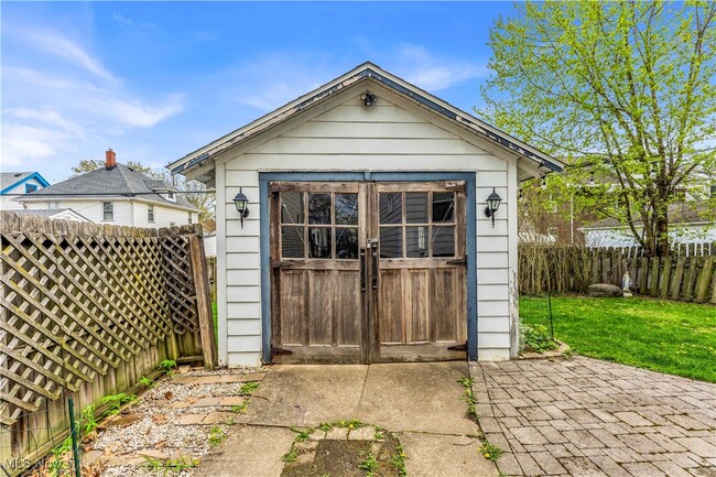 Building Photo - 1643 Wyandotte Ave