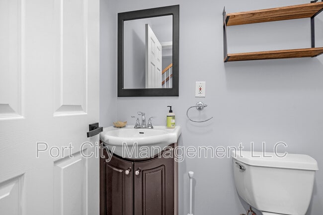 Building Photo - 702 S Bouldin St