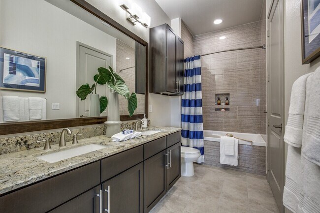 Building Photo - Your Private Urban Oasis Awaits