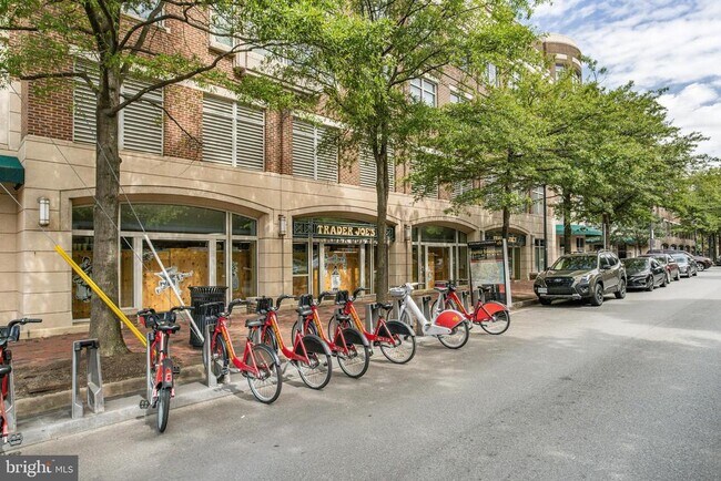 Building Photo - 801 N Fairfax St