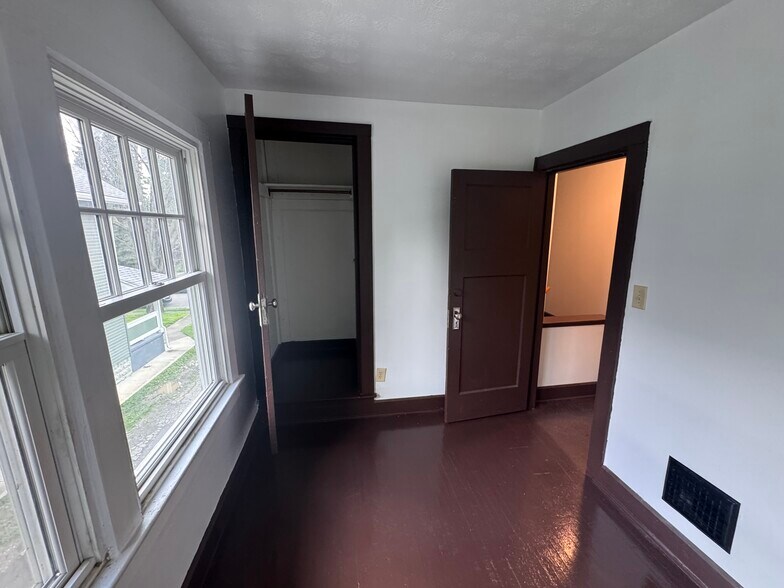 Building Photo - 1098 Miller Ave
