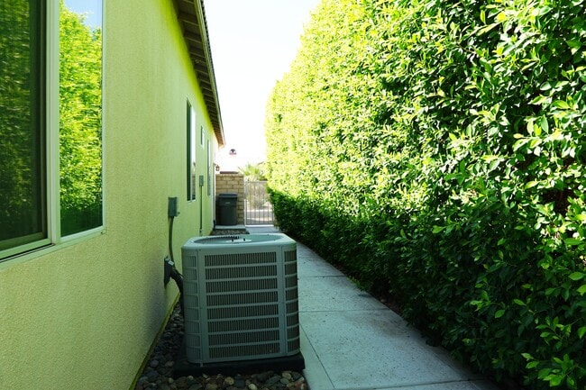 Building Photo - 79882 Viento Dr