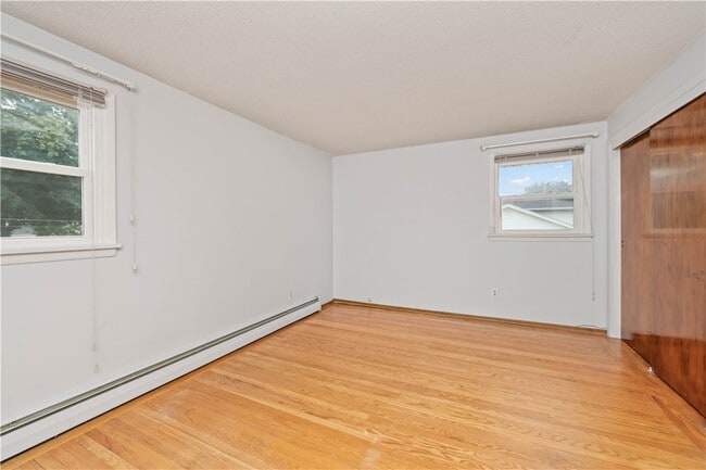 Building Photo - 75 Old Meadow Dr