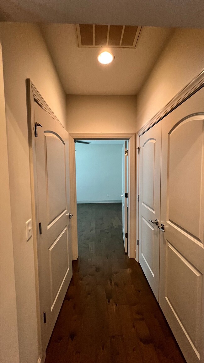 Building Photo - 847 Wellstone Dr