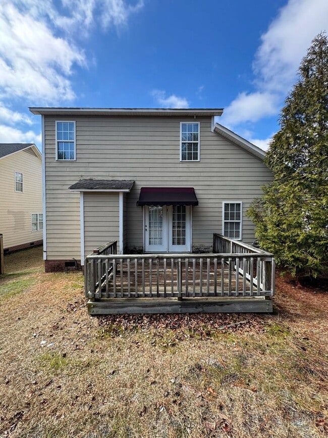 Building Photo - Charming 3 Bed 2.5 Bath Home in Gated Community