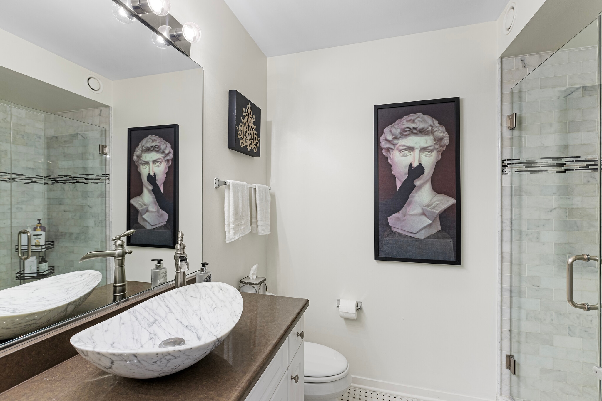 Building Photo - 807 Davis St