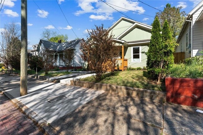 Building Photo - 598 Formwalt St SW