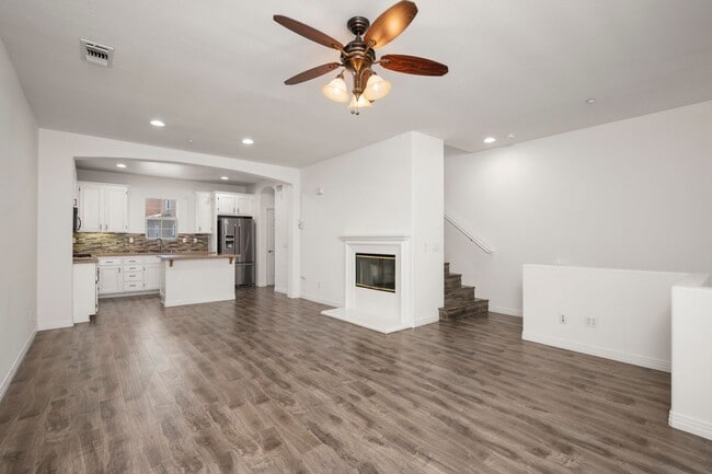 Building Photo - Upgraded Mission Valley 2 Bed 2.5 Bath at the Terraces of Escala! Small Pet OK!