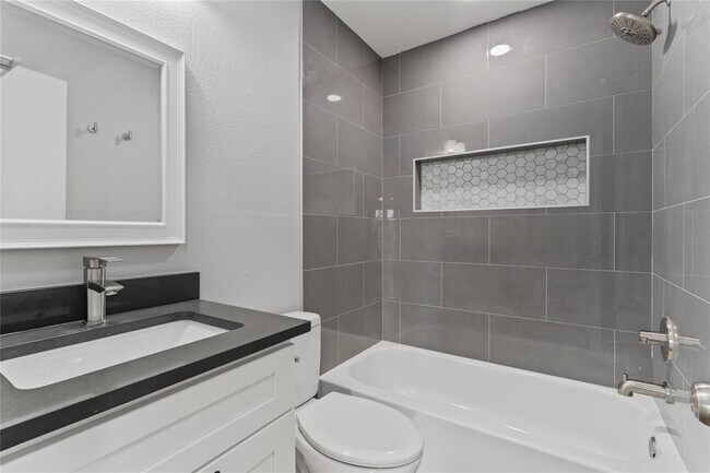 Building Photo - 602 Peterson St