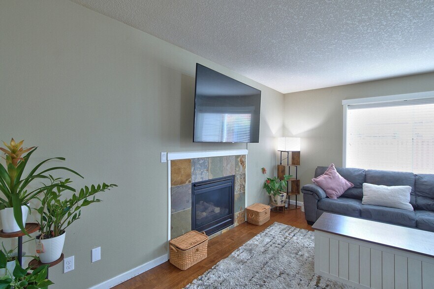 Building Photo - 17536 SW Parkway Ct