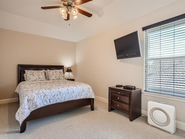 Building Photo - 2601 Sixpence Ln