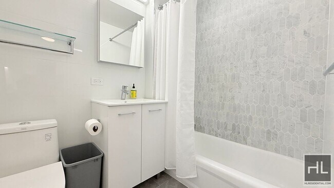 Building Photo - RIVERSIDE BOULEVARD GEM - BELOW MARKET STU...