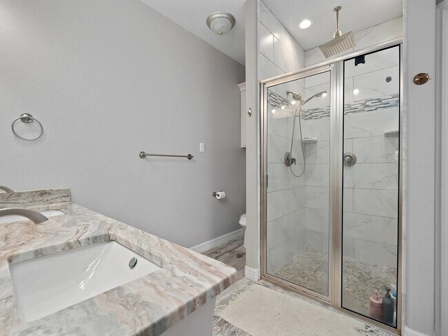 Building Photo - 15114 Barataria Dr