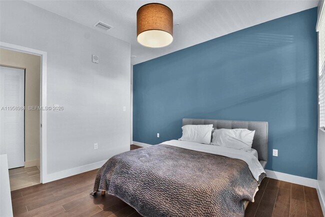 Building Photo - 7865 NW 104th Ave