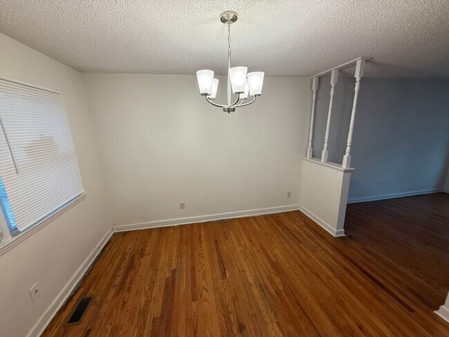 Building Photo - Beautiful Split level home with tons of upgrades!!