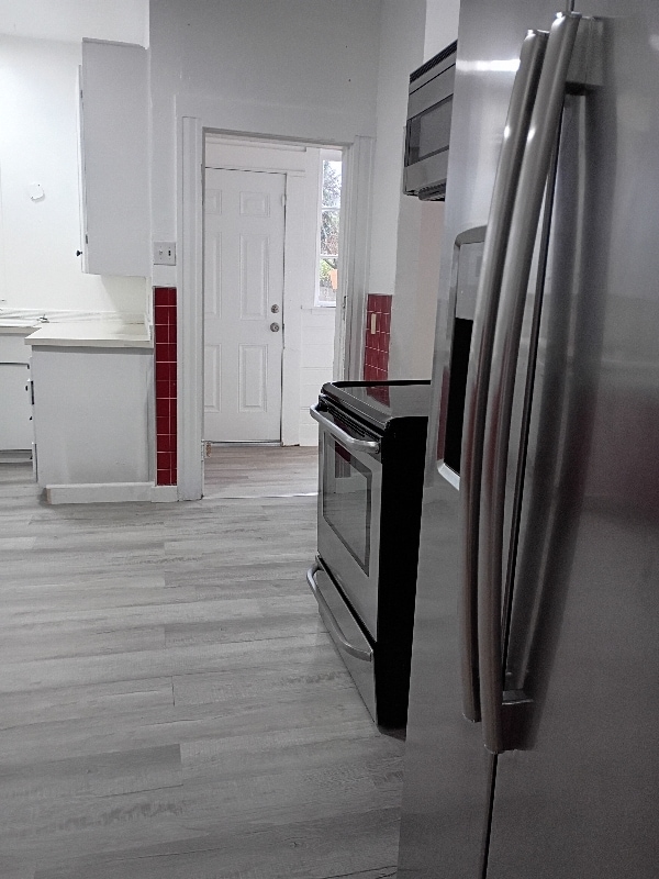 Building Photo - 547 NE Knott St