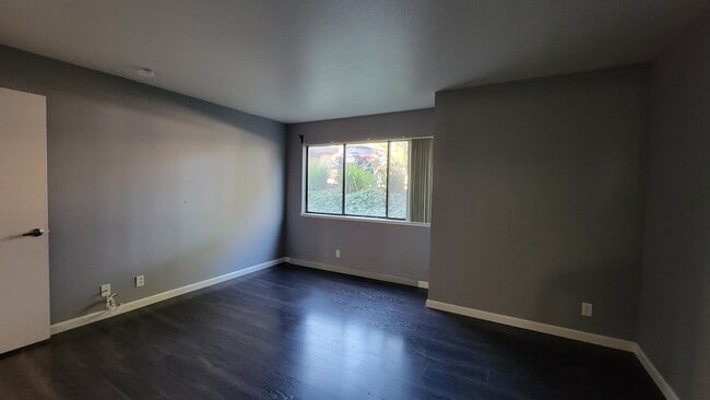 Building Photo - 945 Fletcher Ln