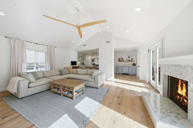 Building Photo - 125 S Juanita Ave