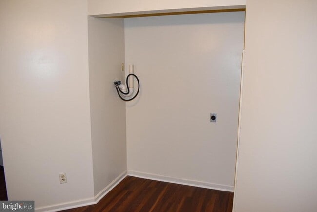 Building Photo - 955 Orchard Dr