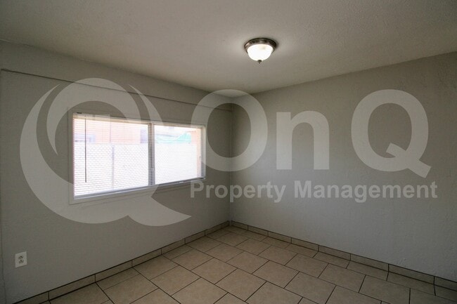 Building Photo - 1408 W St Clair St