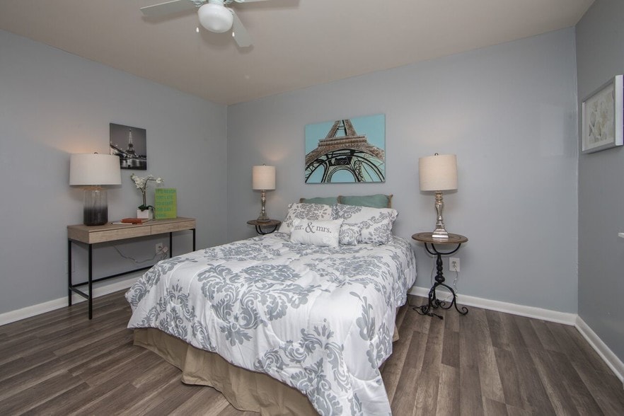 Premium Bedroom - Falling Creek Apartments