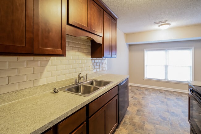 Building Photo - 108 Totem Ct