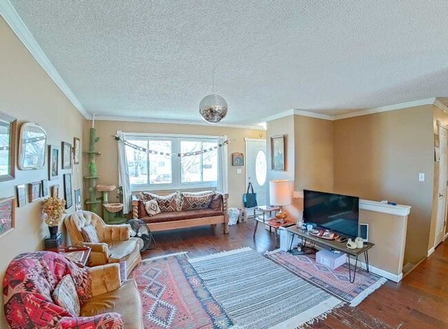 Building Photo - Fenced-in Yard + Finished Basement + Bonus Room/Office! Available July 3rd!