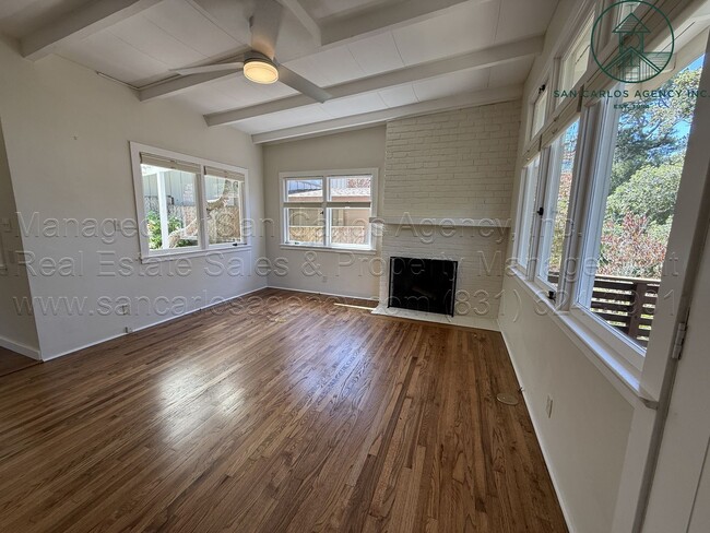 Building Photo - Adorable Two Bedroom Single Family Cottage in Carmel-by-the-Sea