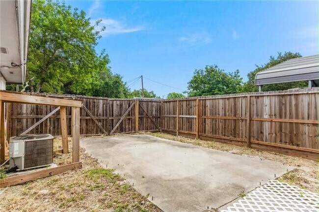 Building Photo - 3173 Baybrook Dr