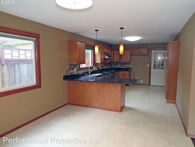 Building Photo - 4 br, 2 bath House - 7923 SE Sherman Street