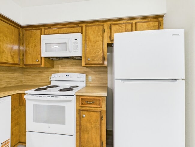 Building Photo - 1802 Woodsman Dr