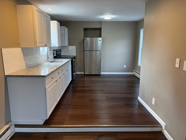 Building Photo - 680 Main St