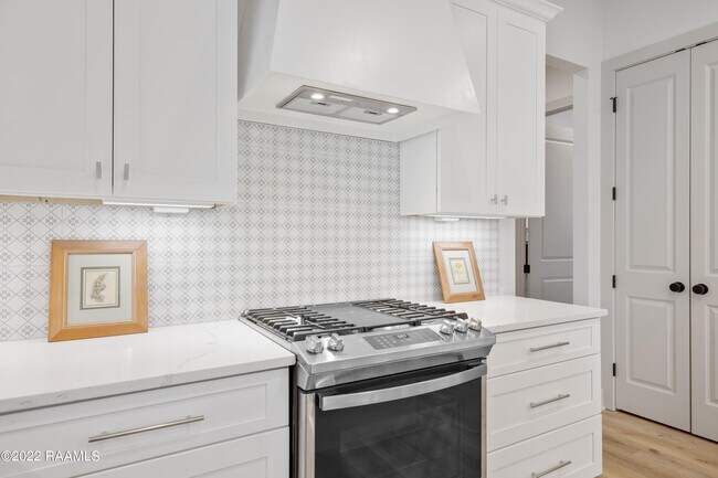 Building Photo - 103 Wishing Wl Dr