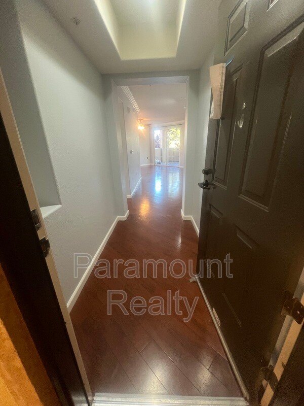 Building Photo - 700 S Abel St