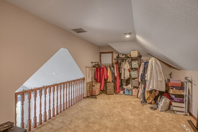 Building Photo - Highly desirable home in Briarbrook