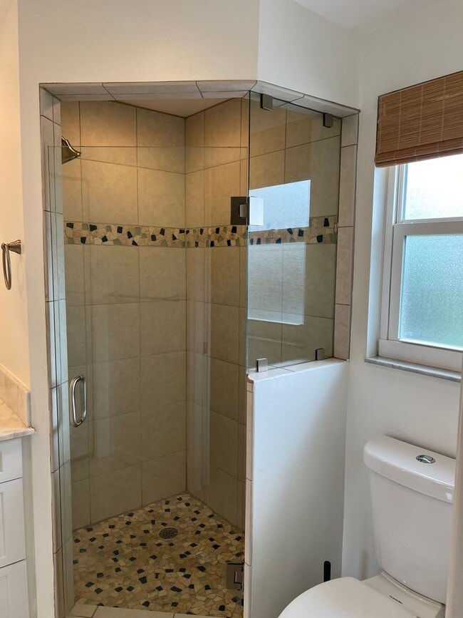 Building Photo - 2 Bedroom 2 Bath Single Family Home