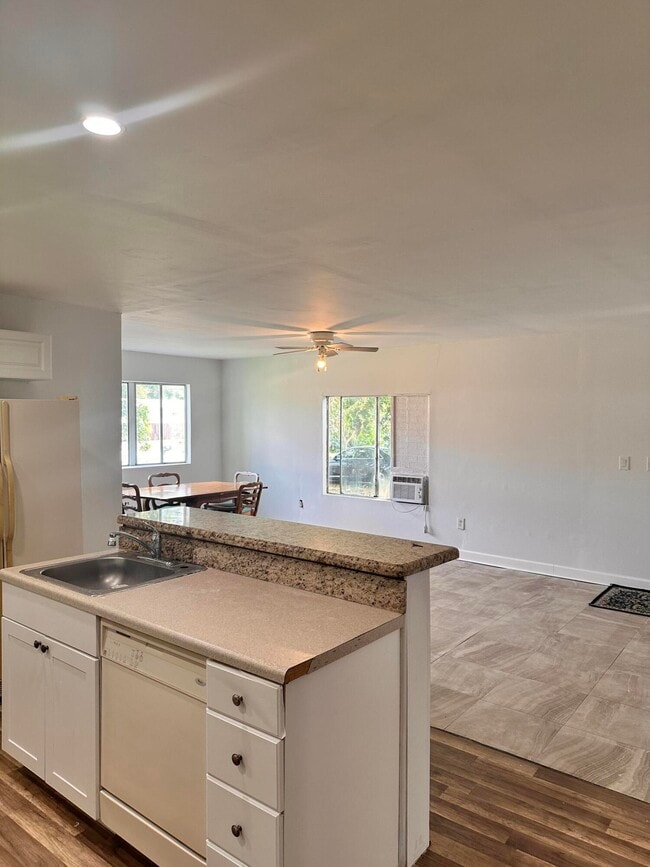 Building Photo - 11898 Cove Pl