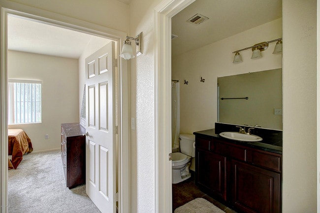 Building Photo - 3830 E Lakewood Parkway East