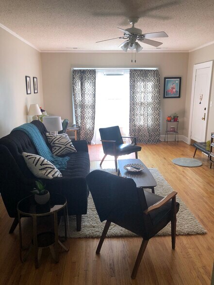 Living Room - 2640 Lake St