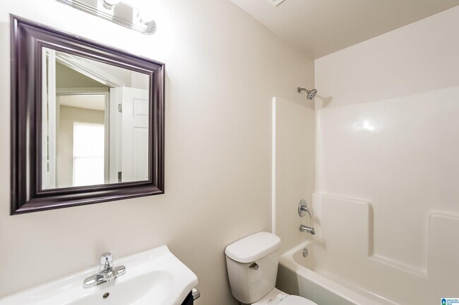 Building Photo - 975 Moonlite Dr