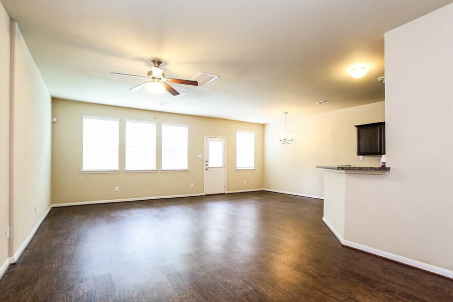 Building Photo - 13050 Rose Landing Dr