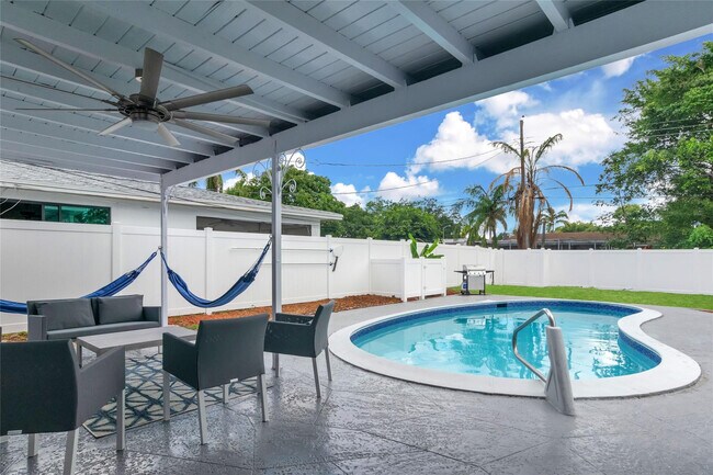 Building Photo - 5311 Pierce St